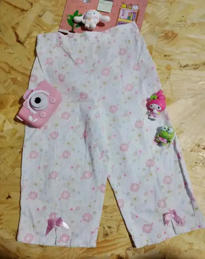 Pantalones de pijama para niños con estampado floral y navideño - miniatura 1