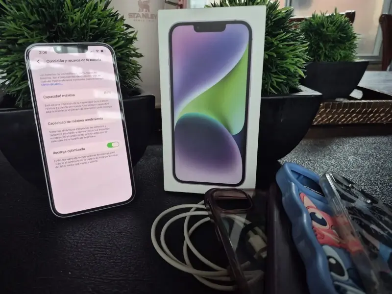 iPhone 14 con accesorios y caja original - 3