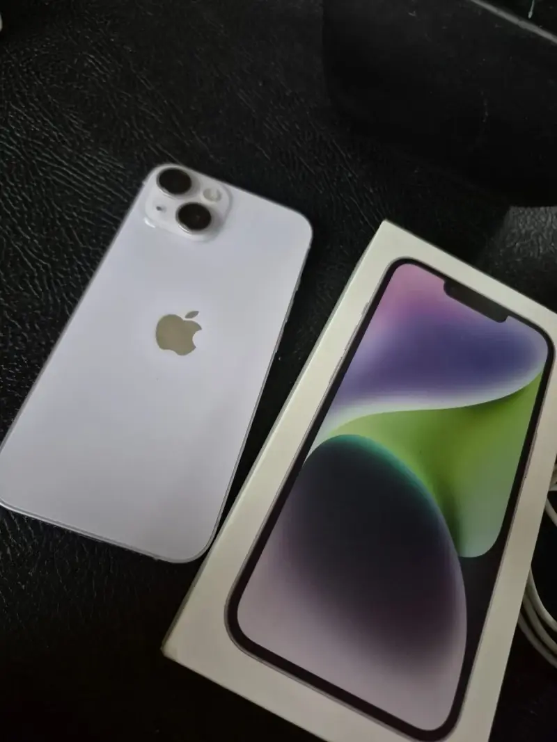 iPhone 14 con accesorios y caja original - 4