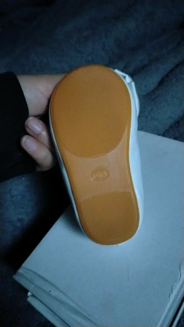 Zapato de bebé blanco con lazo elegante - 2