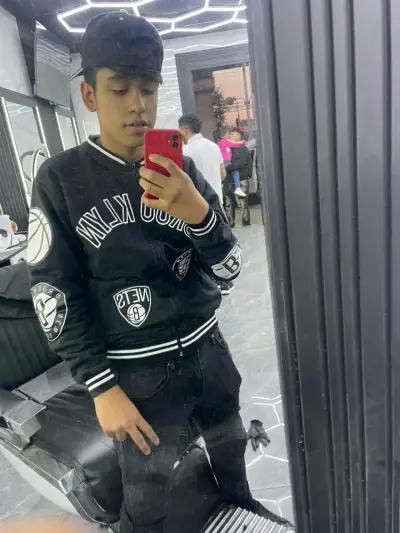 Polerón Brooklyn Nets negro con diseño deportivo - miniatura 4