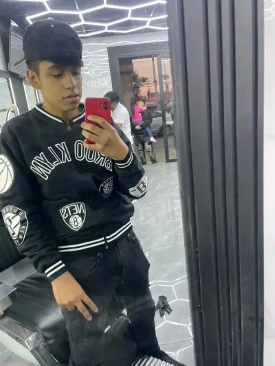 Polerón Brooklyn Nets negro con diseño deportivo - miniatura 5