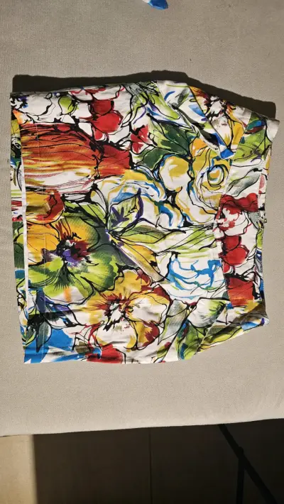 Falda corta estampada floral colorida - miniatura 1