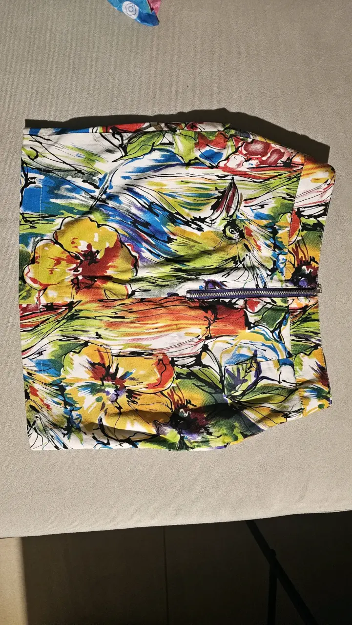 Falda corta estampada floral colorida - 2