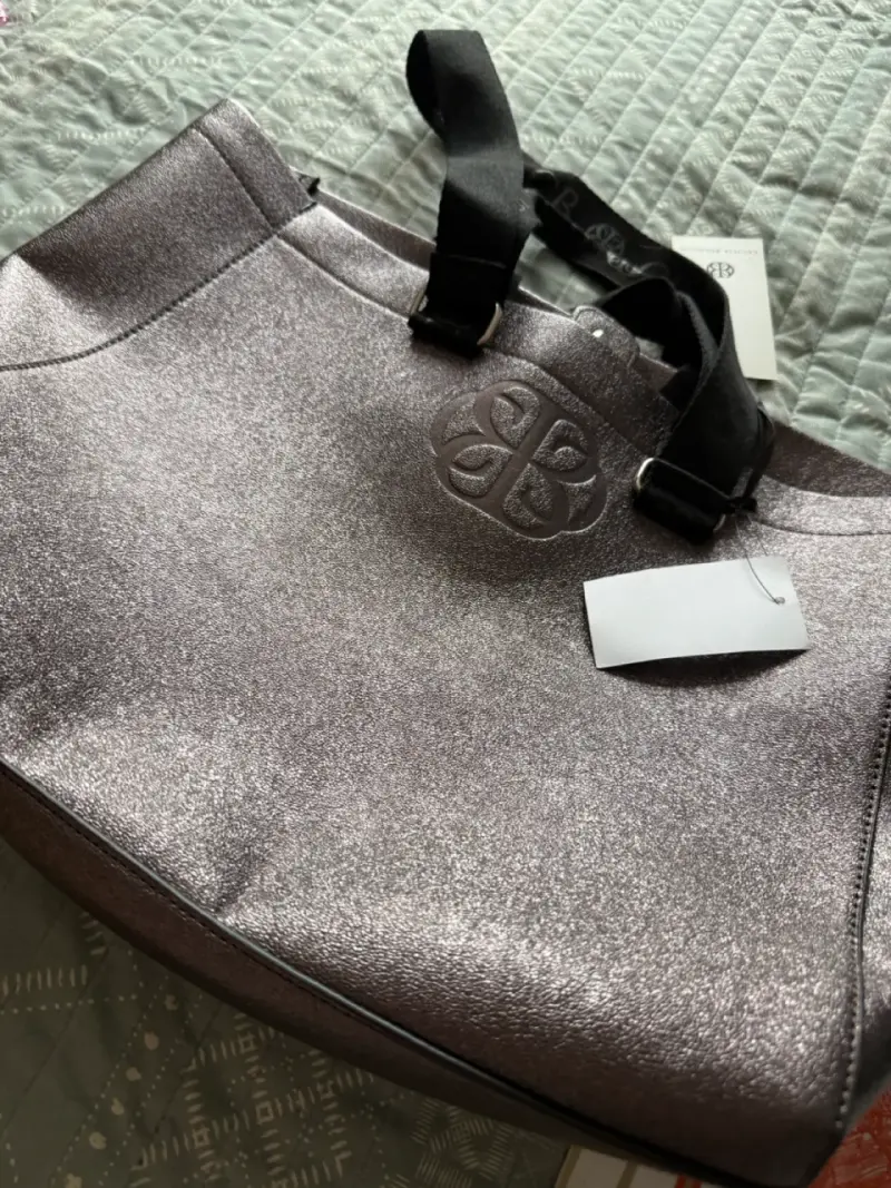 Bolso tote dorado Cecilia Bolocco elegante - 2