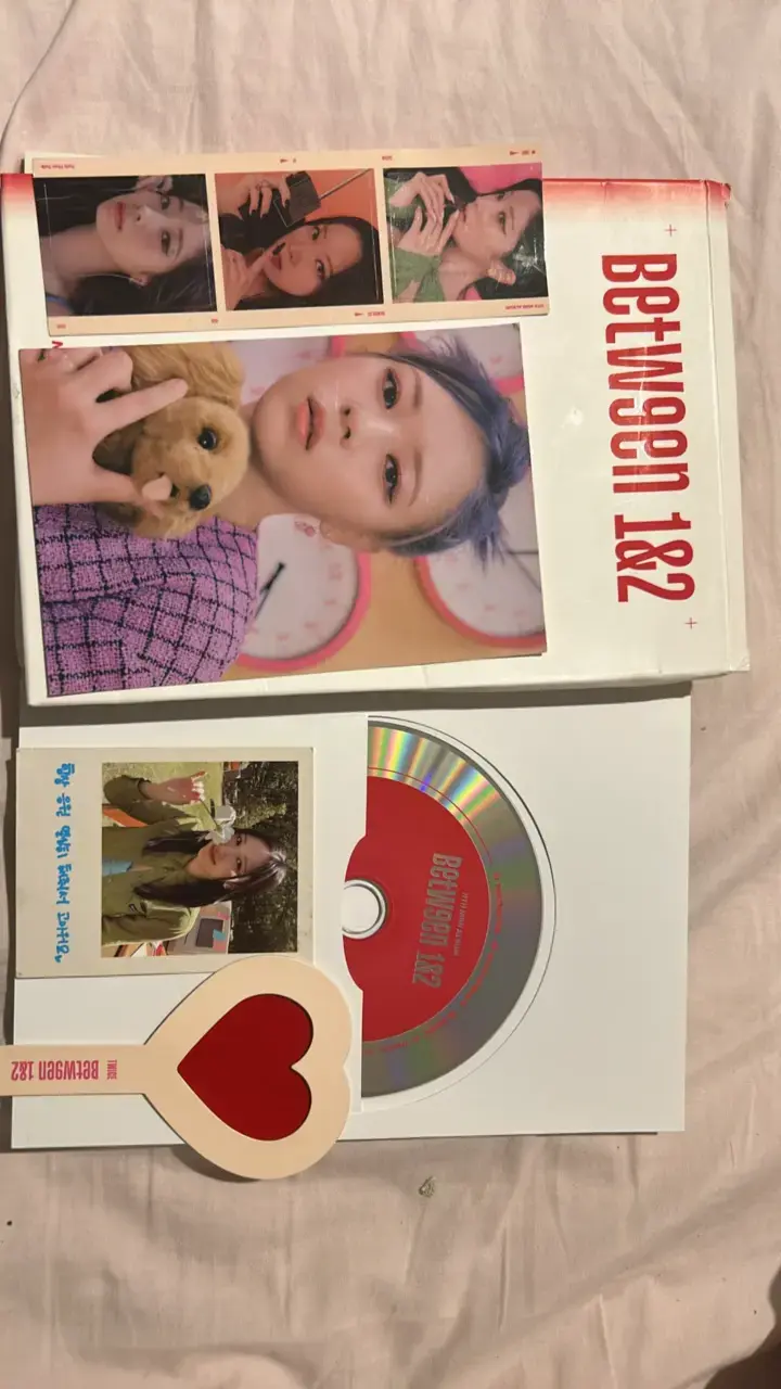 Álbum Between 1&2 de Twice con CD y fotos - 2