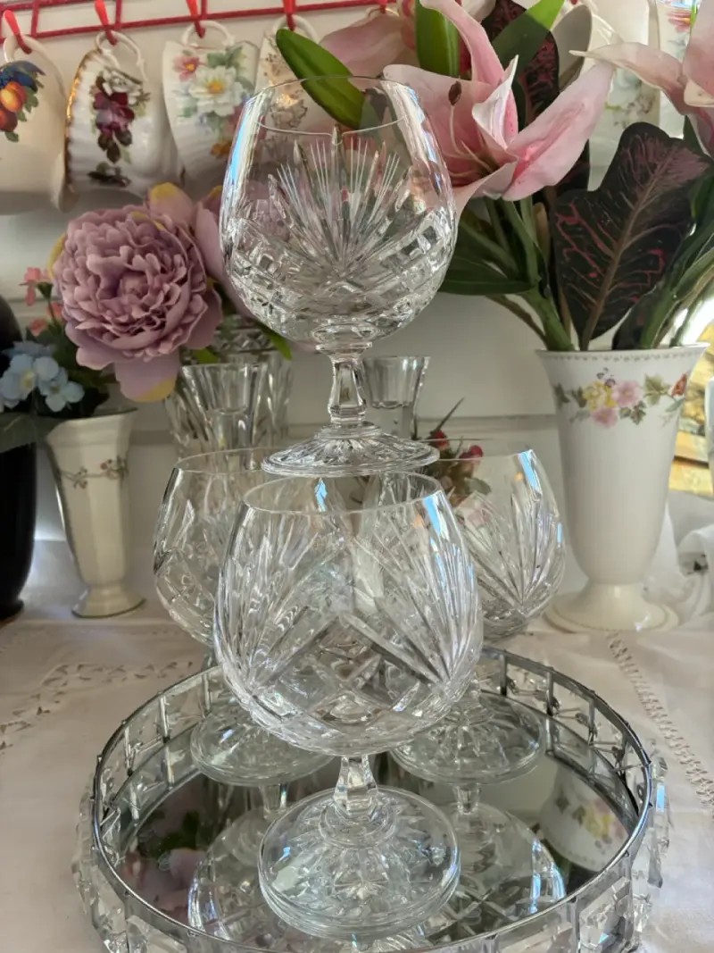 Juego de copas de cristal tallado elegante - 1