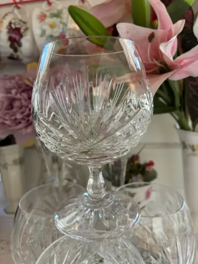 Juego de copas de cristal tallado elegante - miniatura 2