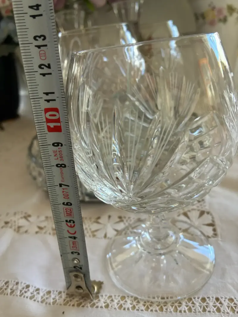 Juego de copas de cristal tallado elegante - 5