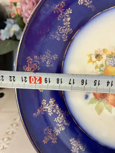 Plato de porcelana azul con diseño floral - miniatura 4