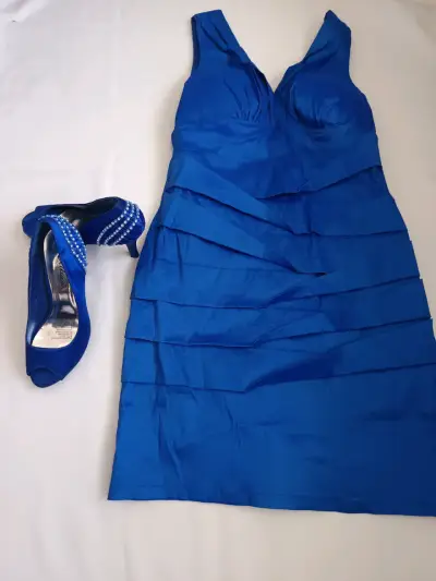 Vestido azul con zapatos a juego - miniatura 1