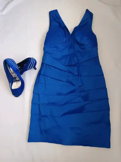Vestido azul con zapatos a juego - miniatura 2