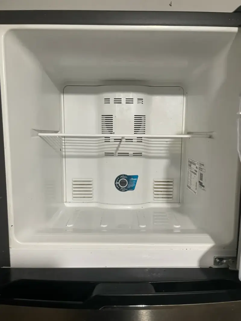 Refrigerador Haier con dispensador de agua - 2