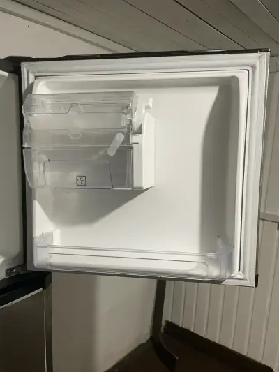 Refrigerador Haier con dispensador de agua - miniatura 3