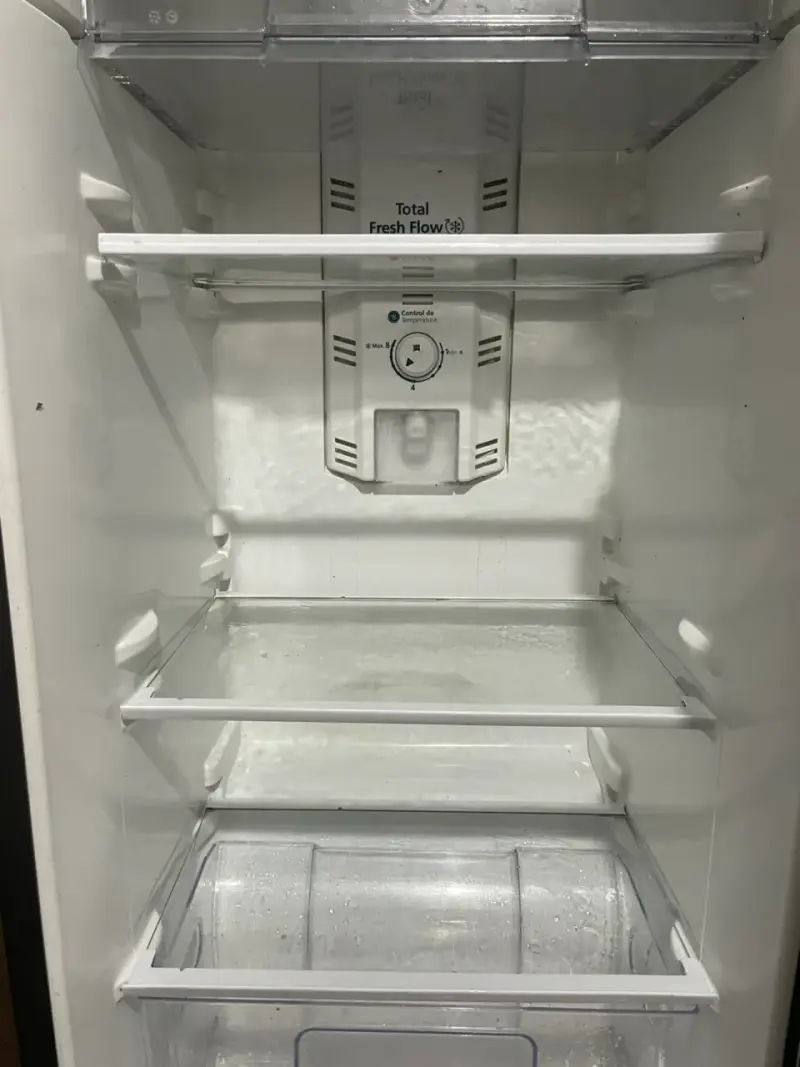 Refrigerador Haier con dispensador de agua - 5