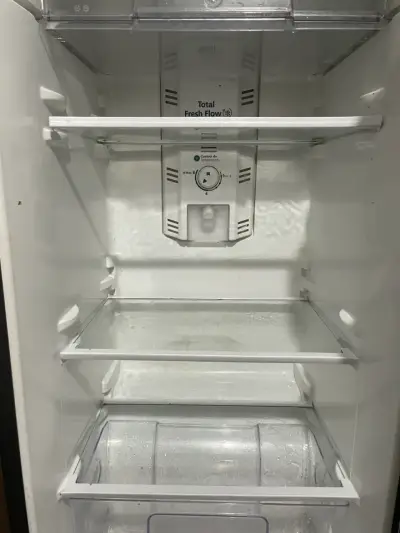 Refrigerador Haier con dispensador de agua - miniatura 5