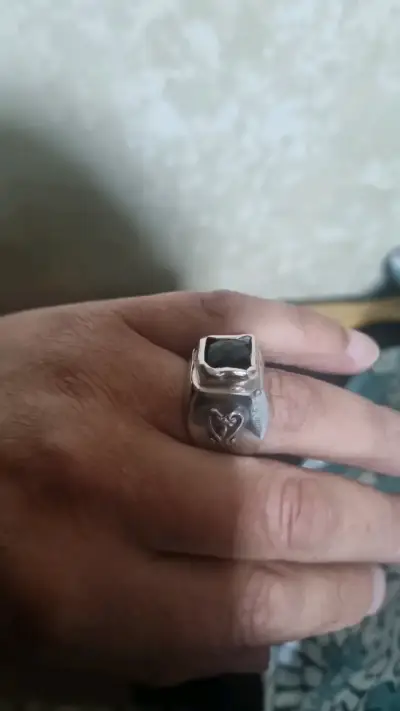 Anillo de plata con piedra negra - miniatura 1