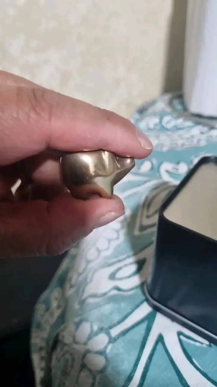 Figura decorativa de cerdo en metal dorado - 6