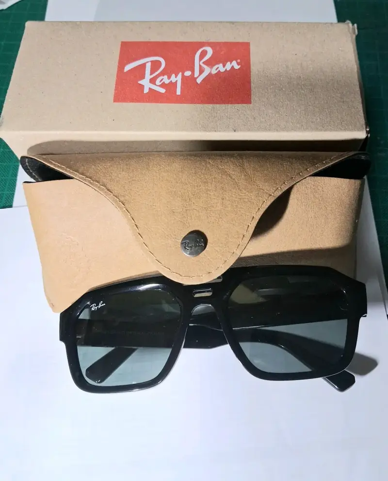Gafas de Sol Ray-Ban Negras con Estuche