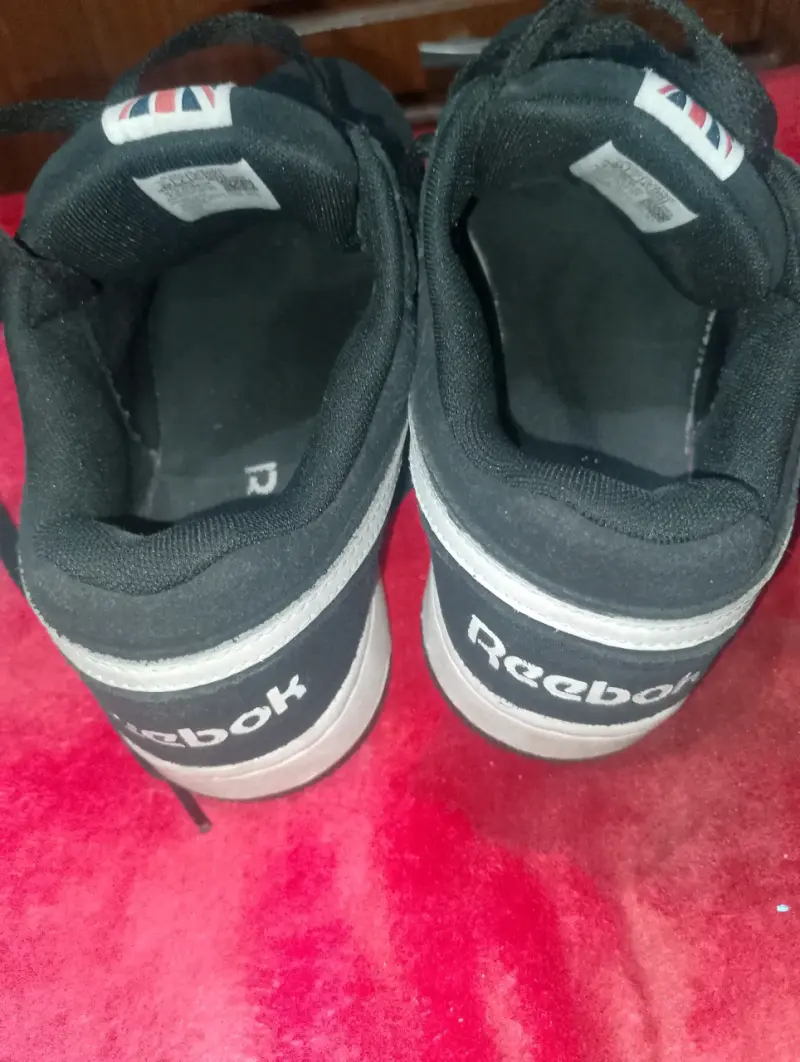 Zapatillas deportivas negras Reebok clásicas - 2
