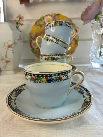 Juego de Tazas de Porcelana Decoradas Vintage - miniatura 1