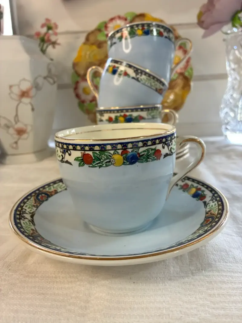 Juego de Tazas de Porcelana Decoradas Vintage - 2