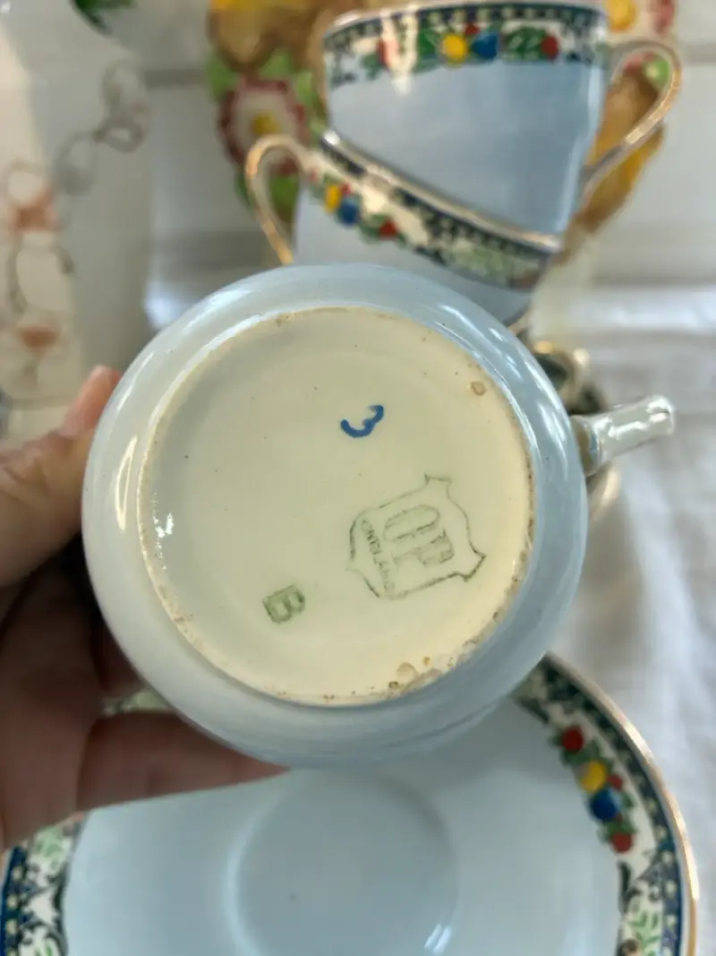 Juego de Tazas de Porcelana Decoradas Vintage - 4