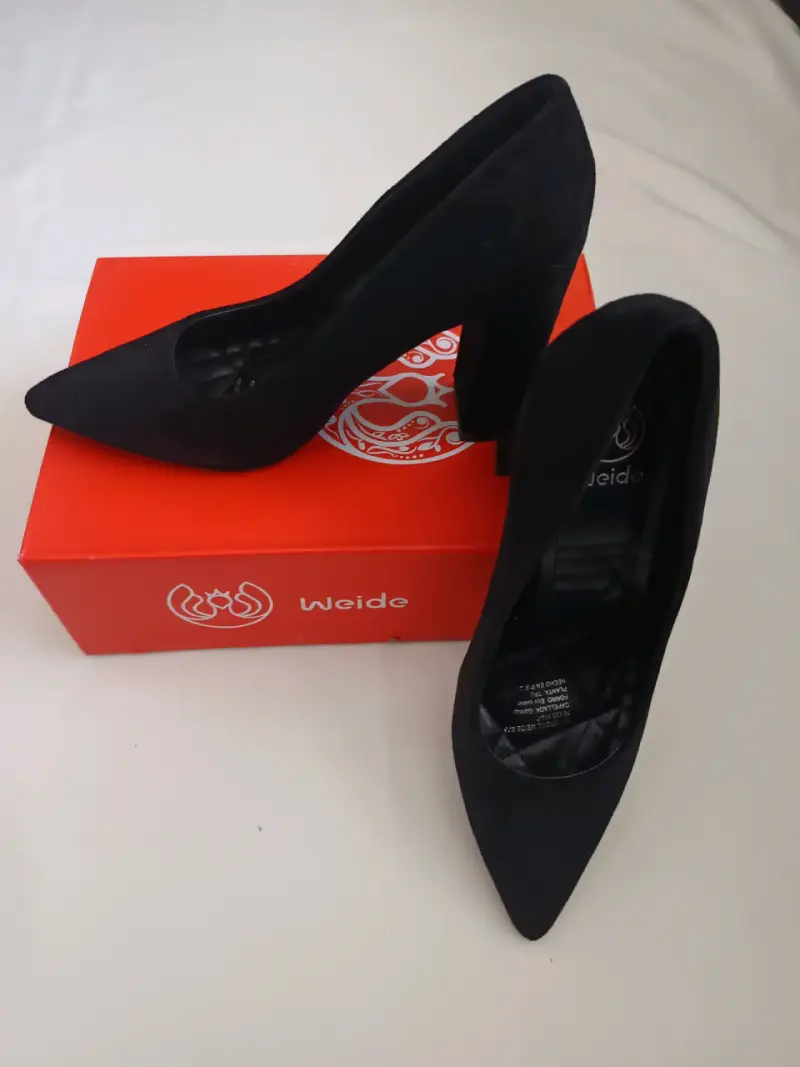 Zapatos de tacón alto negros Weide