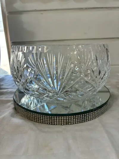 Centro de Mesa de Cristal Tallado Elegante - miniatura 1