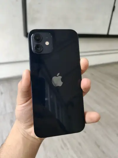 iPhone 12 en buen estado color negro - miniatura 2