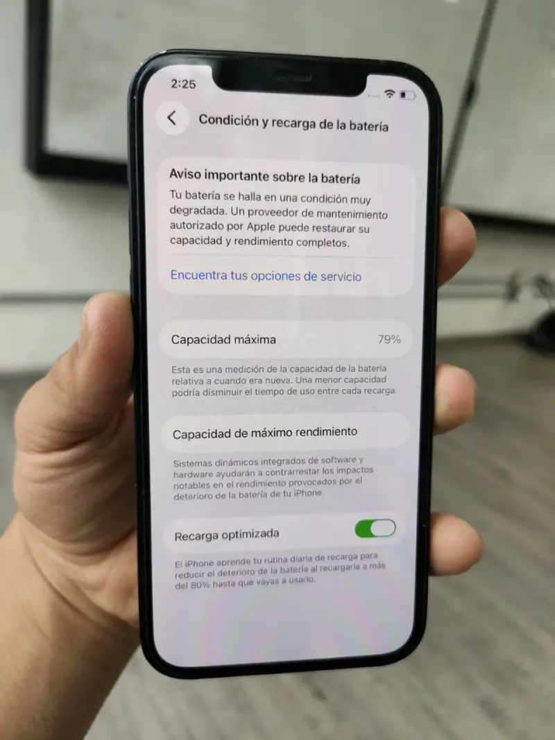 iPhone 12 en buen estado color negro - 6