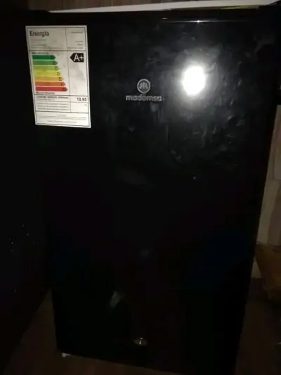 Refrigerador Mademsa negro eficiente A+ - miniatura 1