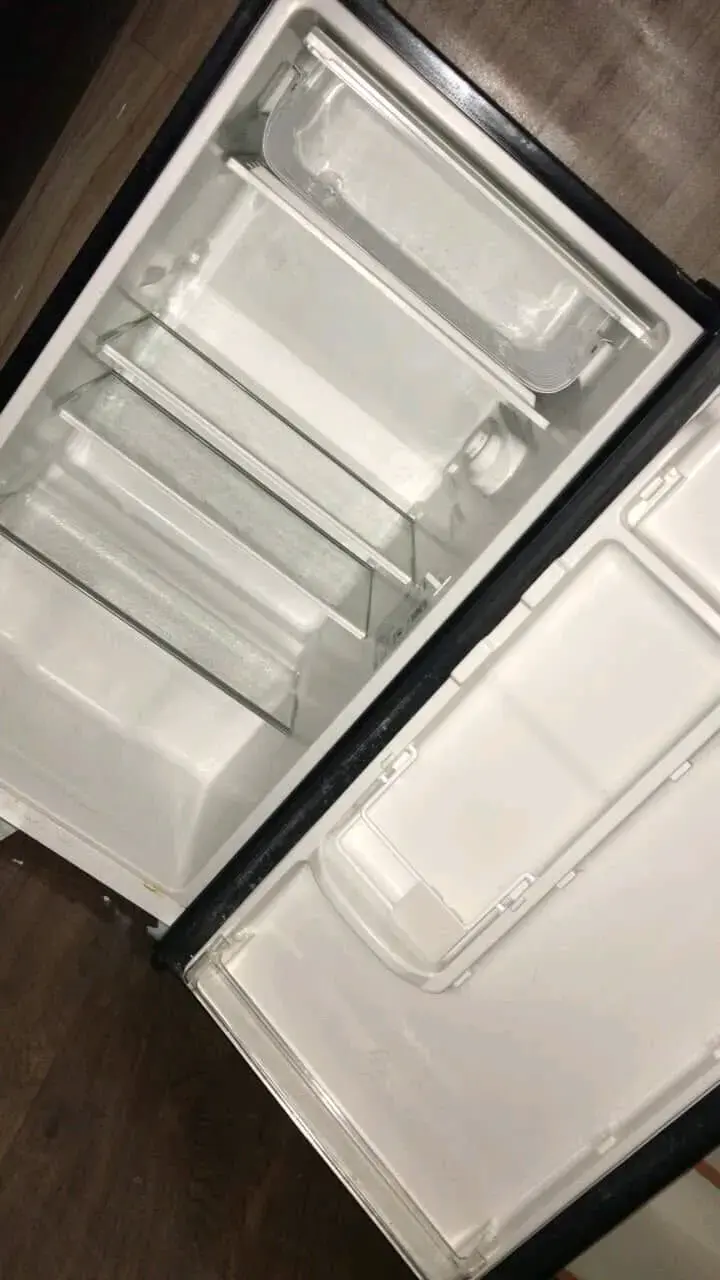 Refrigerador Mademsa negro eficiente A+ - 2