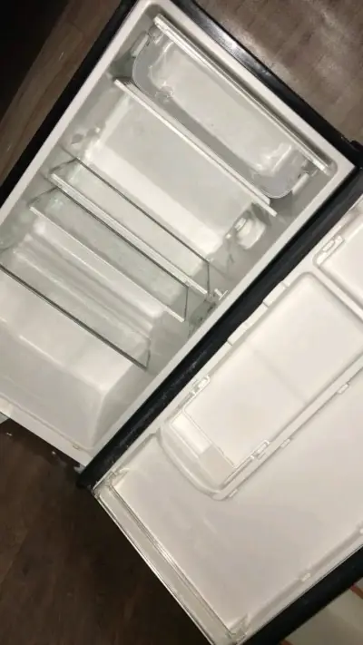 Refrigerador Mademsa negro eficiente A+ - miniatura 2