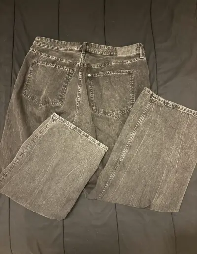 Jeans anchos de mezclilla gris para mujer - miniatura 2