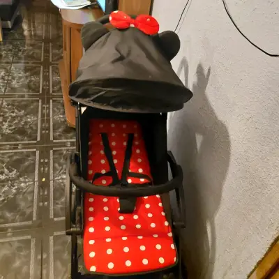 Coche de bebé con diseño de Minnie Mouse - miniatura 1