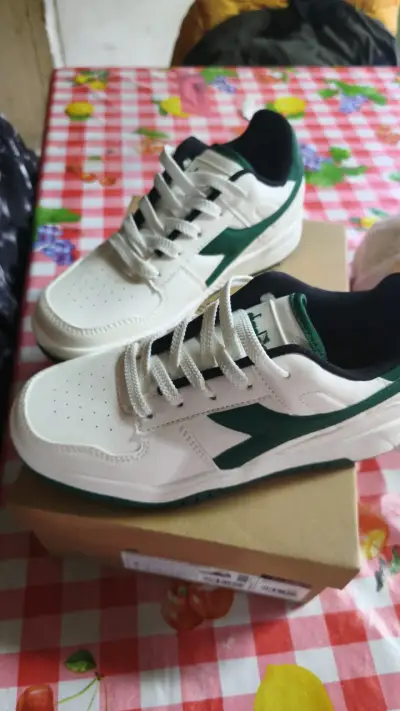 Zapatillas deportivas Diadora blancas y verdes - miniatura 1