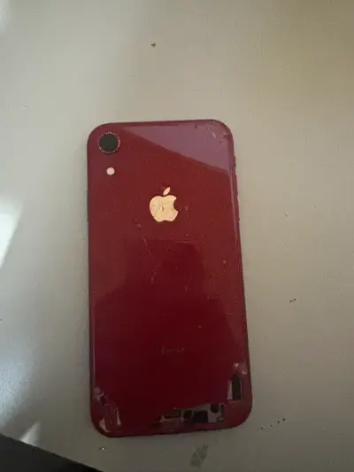 iPhone XR rojo con funda blanca en buen estado - miniatura 3