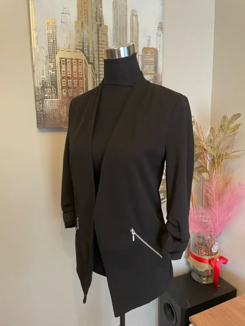 Blazer negro elegante para mujer con cremalleras - 3