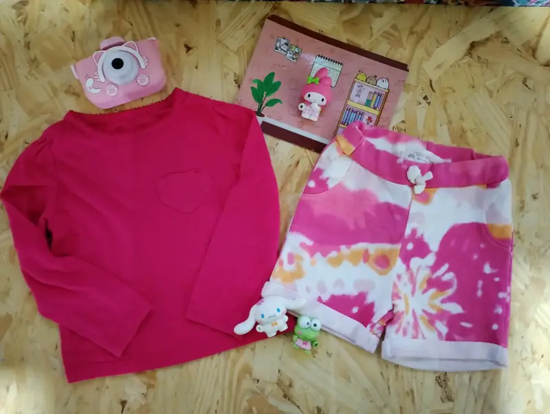Conjunto infantil de polera y shorts rosados