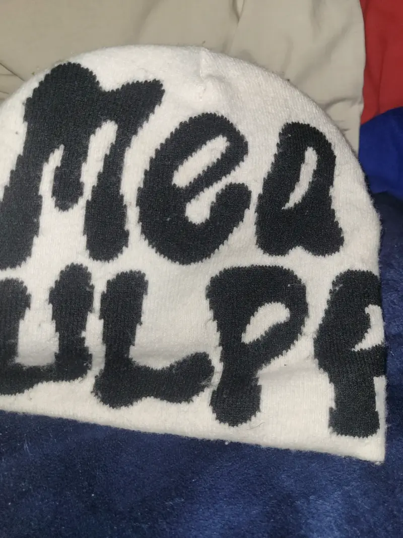 Gorro de lana blanco con texto 'Mea Culpa' - 2
