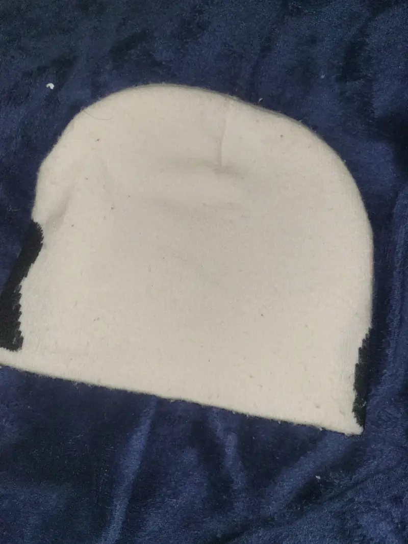 Gorro de lana blanco con texto 'Mea Culpa' - 3
