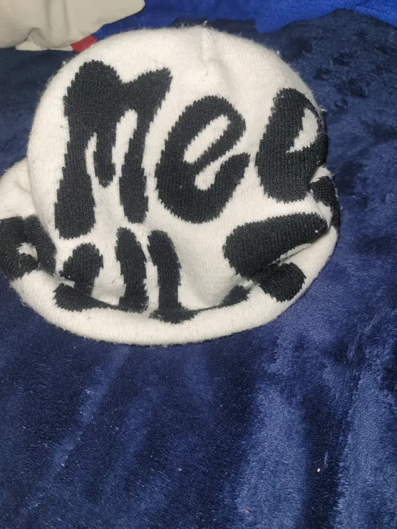 Gorro de lana blanco con texto 'Mea Culpa' - 4
