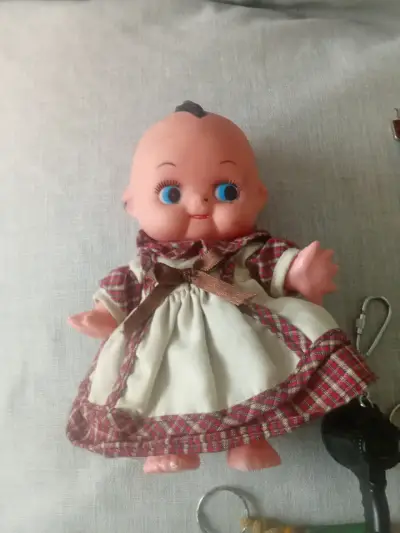 Muñeca vintage con vestido escocés - miniatura 1