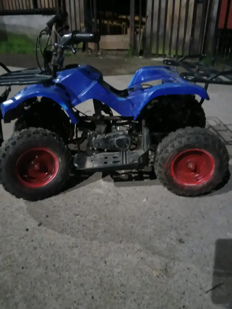 Cuatrimoto ATV azul para niños - 2