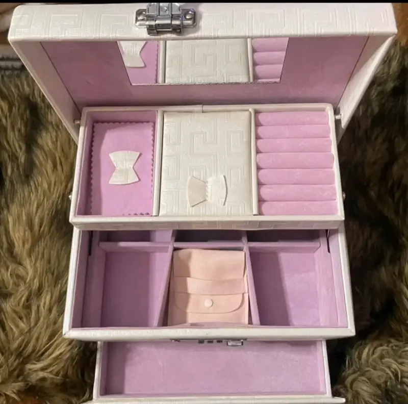 Caja organizadora de joyas con espejo y cerradura