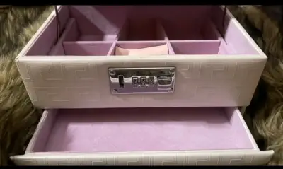 Caja organizadora de joyas con espejo y cerradura - miniatura 2