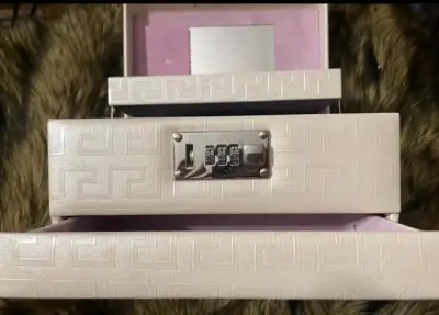 Caja organizadora de joyas con espejo y cerradura - miniatura 4
