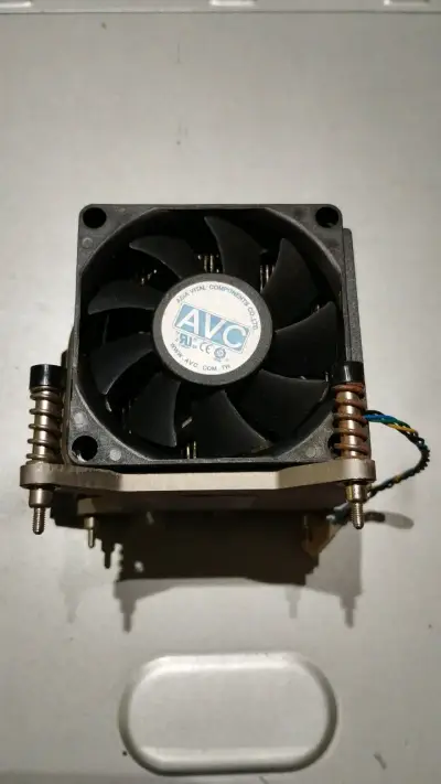 Disipador de CPU AVC - miniatura 1