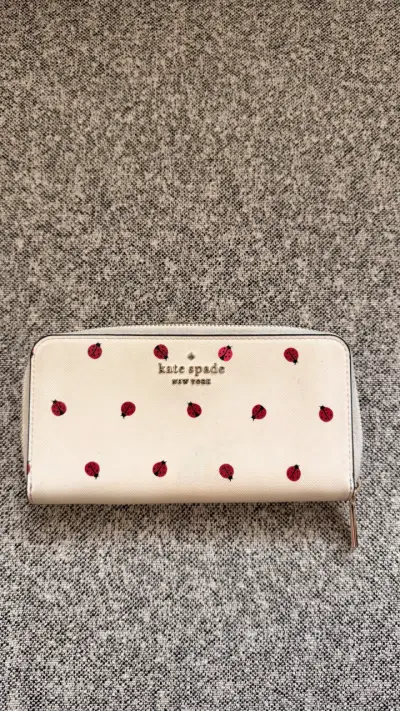 Billetera Kate Spade con diseño de mariquitas - miniatura 1